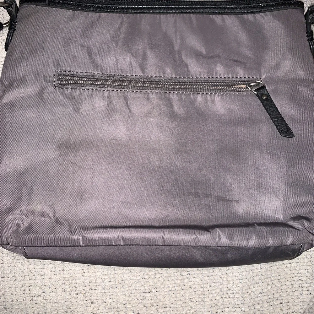 The Sak Gray  Esperato Nylon Crossbody Bag Purse Handbag Travel Zipper‎